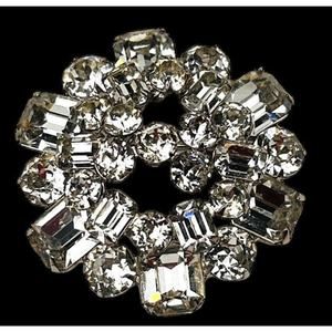 Vtg Weiss Rhinestone Brooch Domed Clear